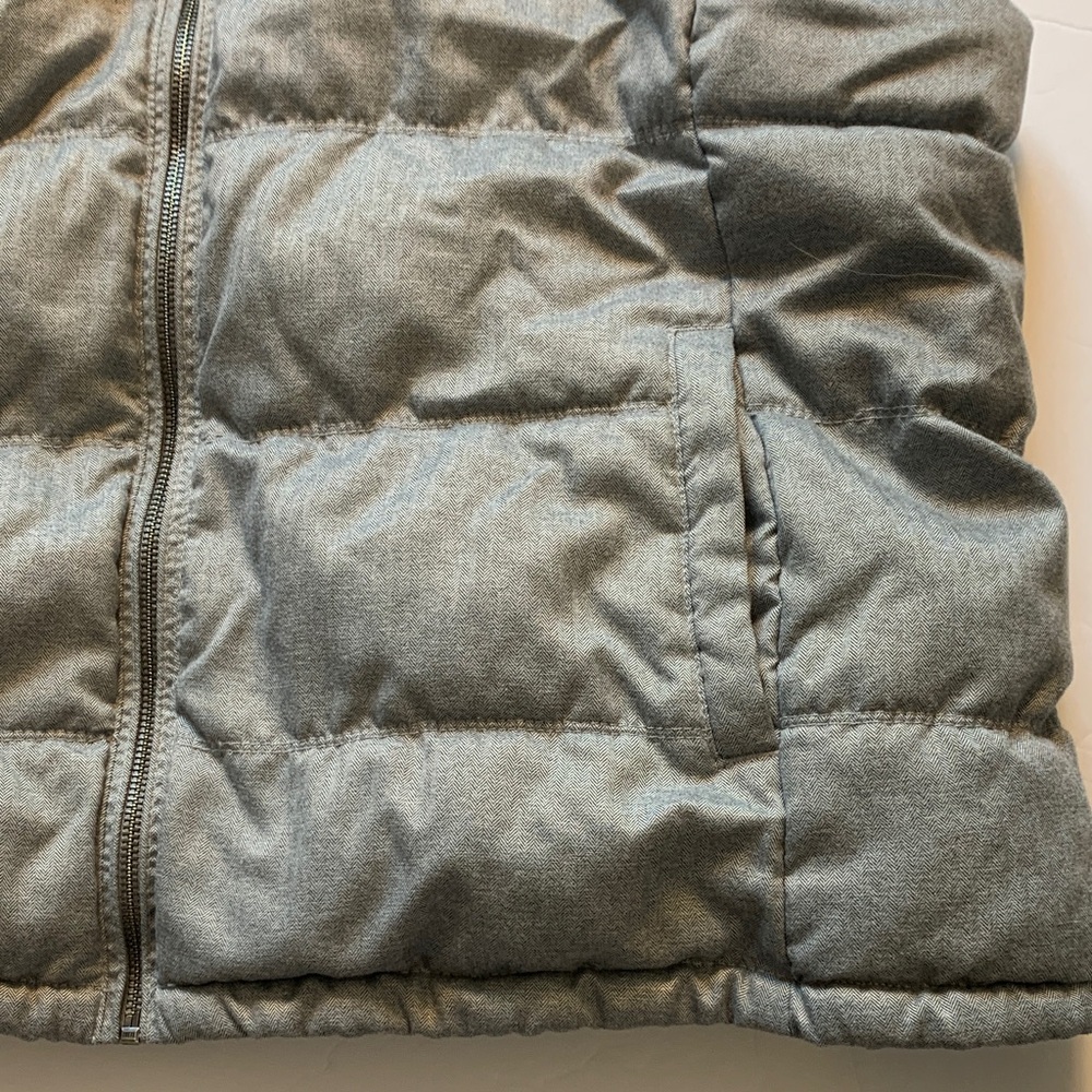 Old Navy women’s XXX grey Puffer Vest - Picture 4 of 11